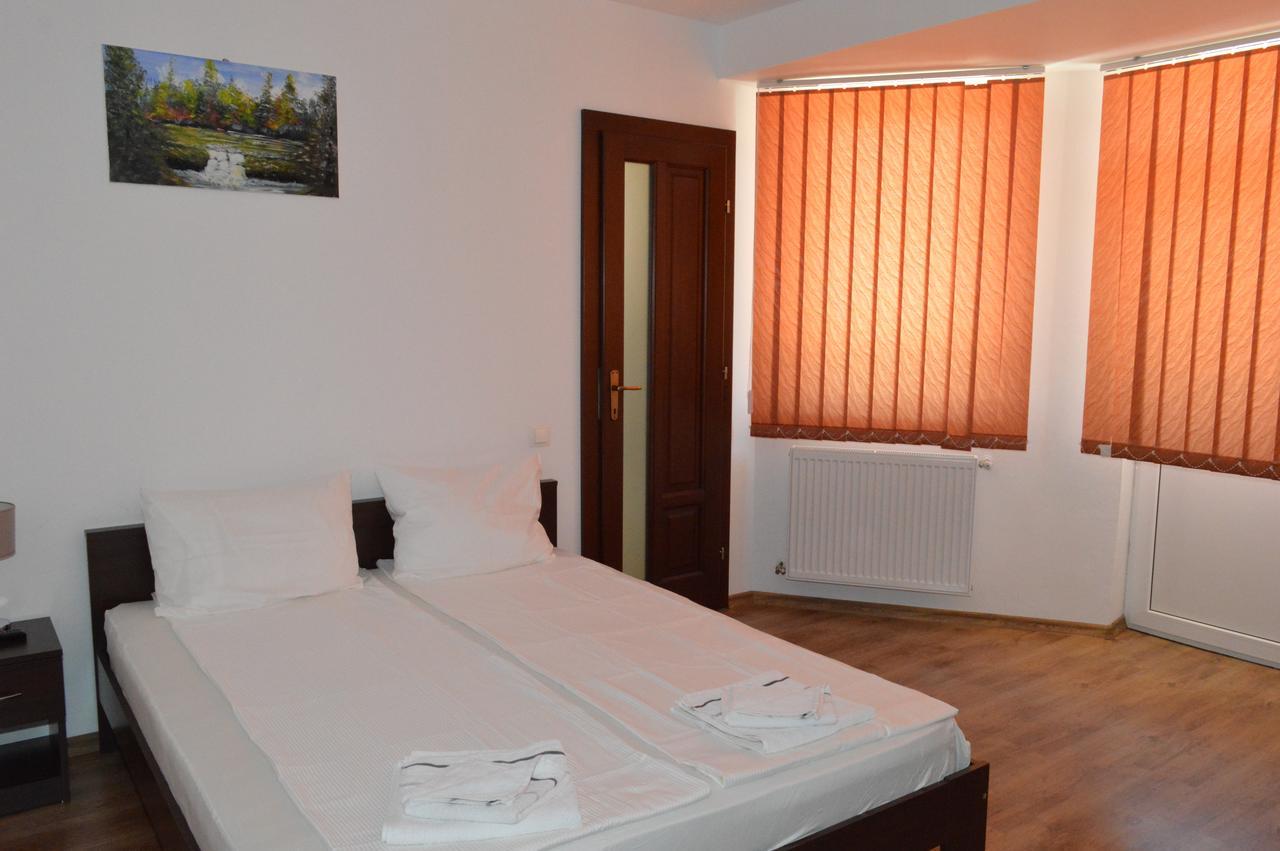 Casa Flora Hotell Sînmartin Eksteriør bilde